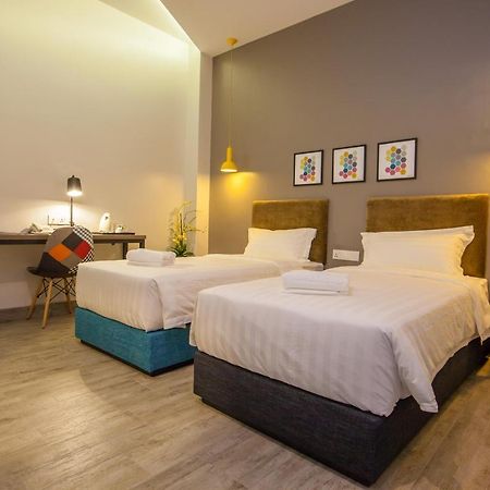Bzz Hotel Скудай Екстер'єр фото