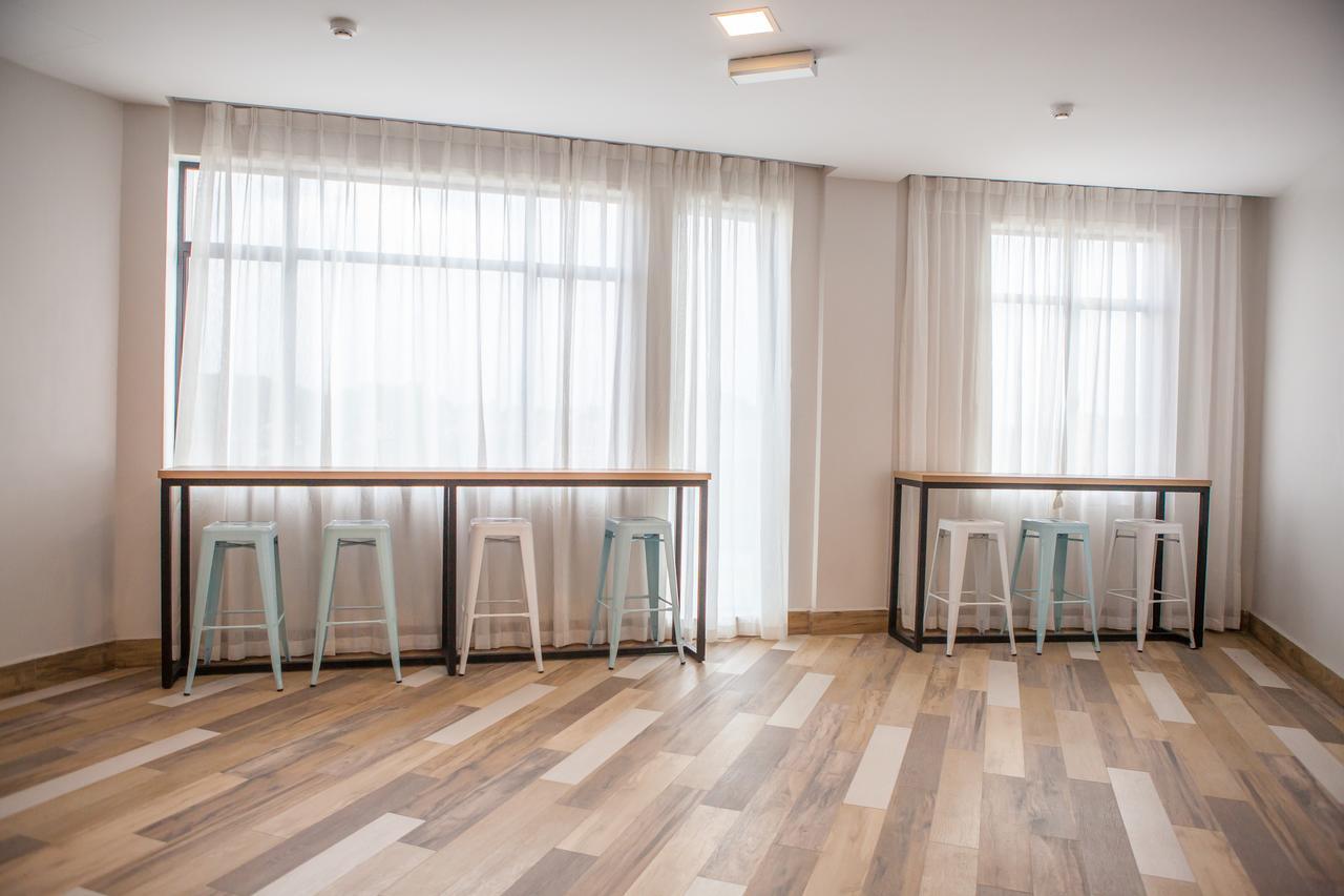 Bzz Hotel Скудай Екстер'єр фото