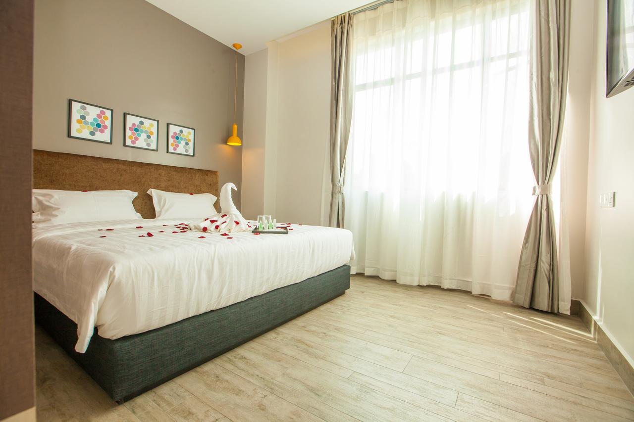 Bzz Hotel Скудай Екстер'єр фото
