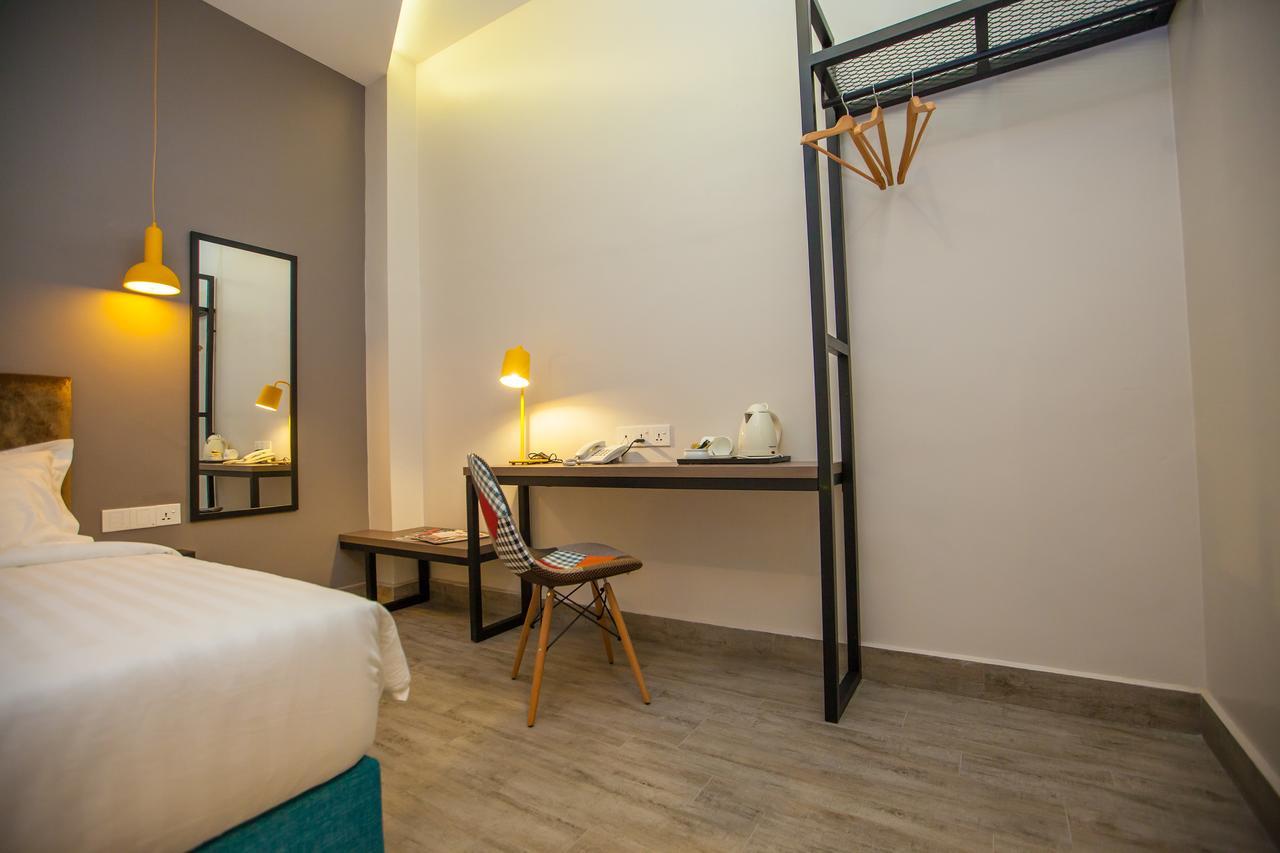 Bzz Hotel Скудай Екстер'єр фото