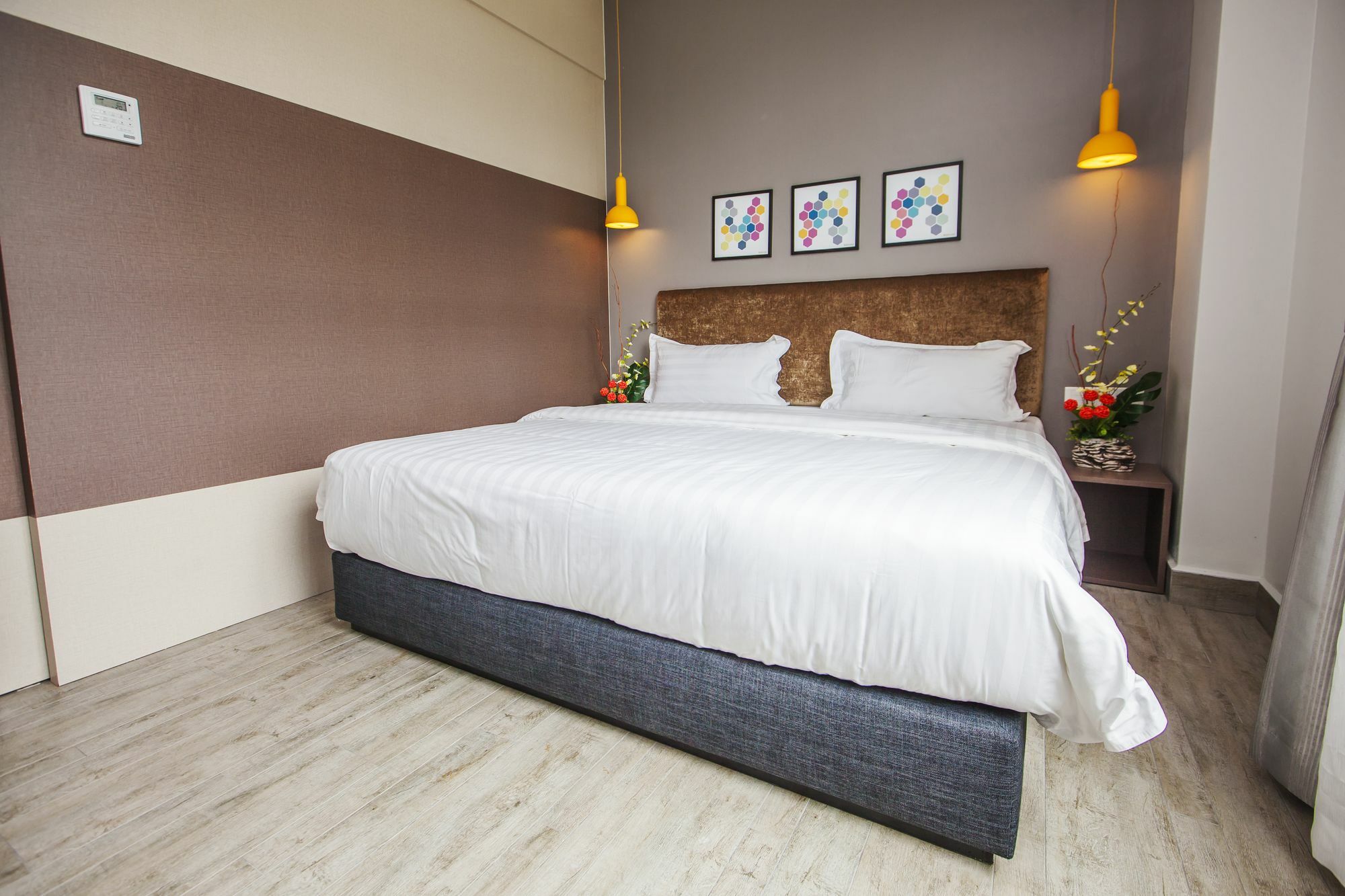 Bzz Hotel Скудай Екстер'єр фото