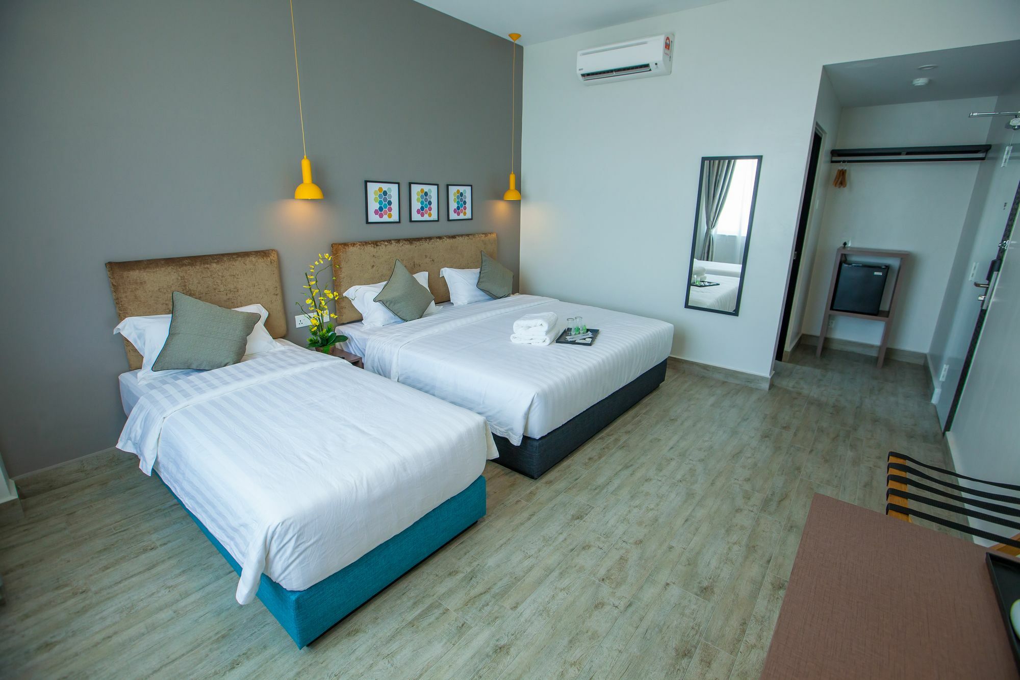 Bzz Hotel Скудай Екстер'єр фото