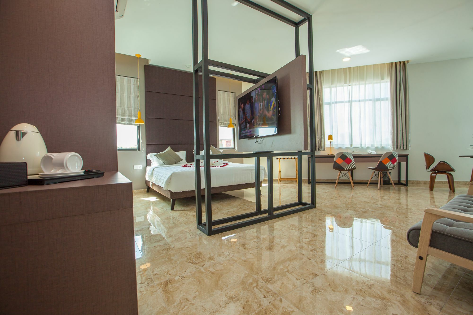 Bzz Hotel Скудай Екстер'єр фото