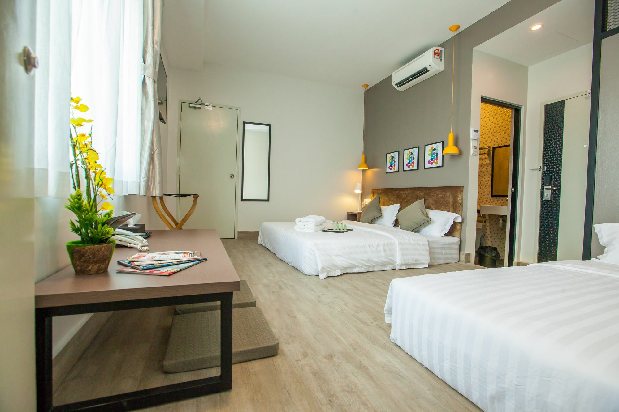 Bzz Hotel Скудай Екстер'єр фото
