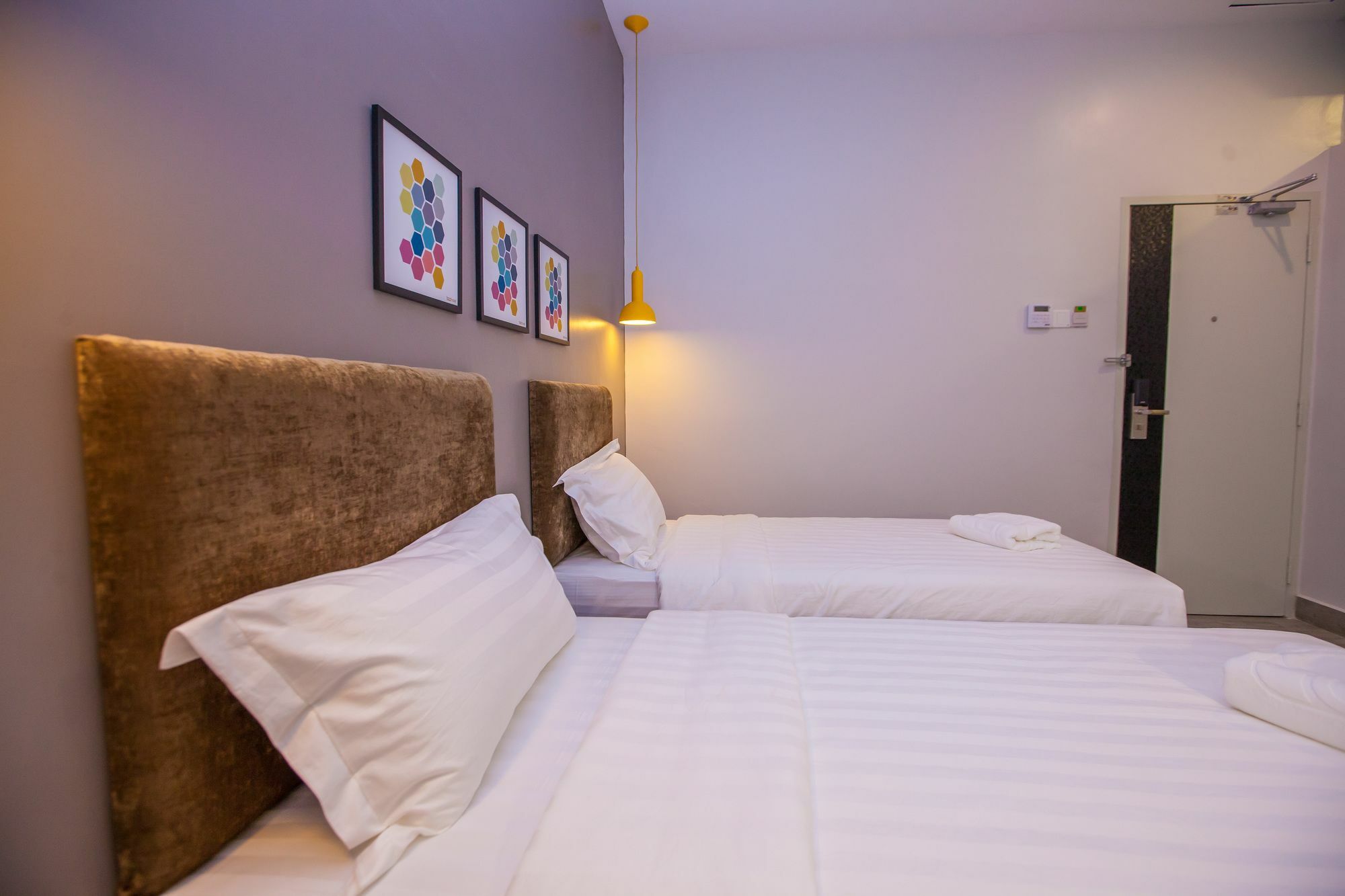 Bzz Hotel Скудай Екстер'єр фото
