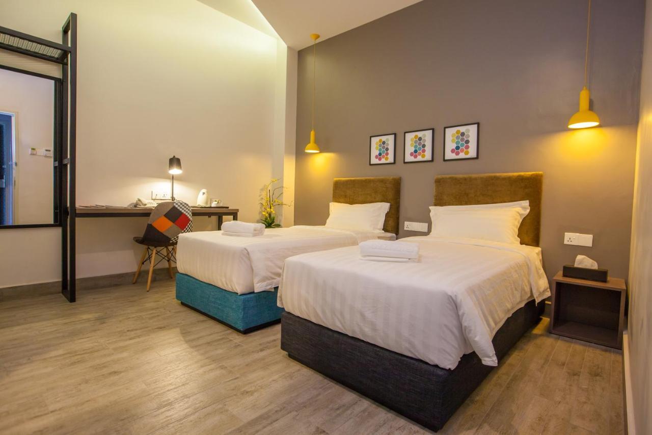Bzz Hotel Скудай Екстер'єр фото